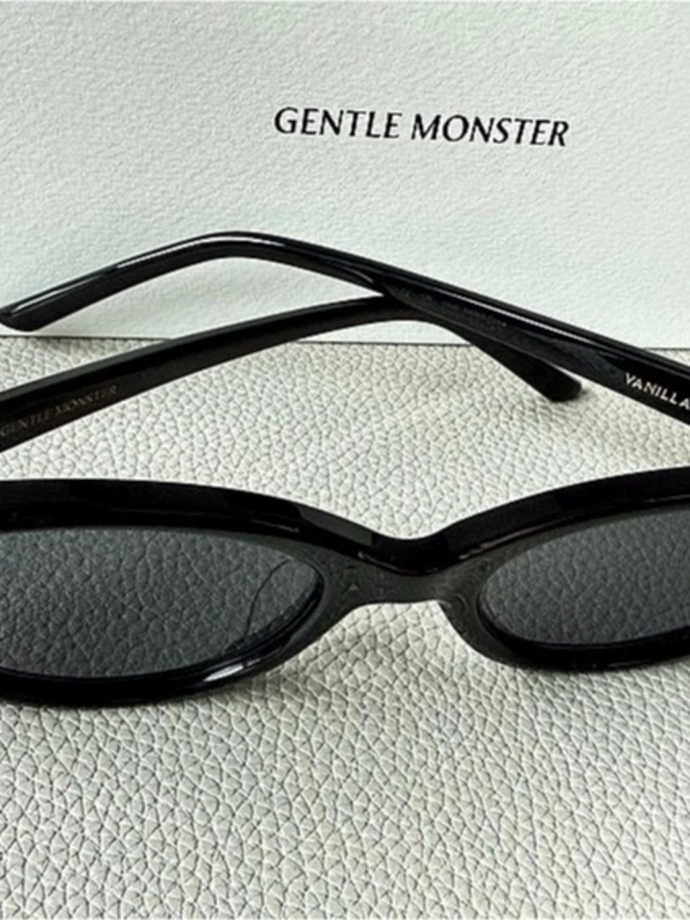 Gentle Monster Vanilla 01(SM) ) Black Sunglasses